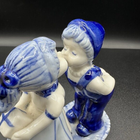 Vintage Delft Blue Kissing Dutch Couple Figurine 4.5" Holland Pottery - Picture 12 of 12